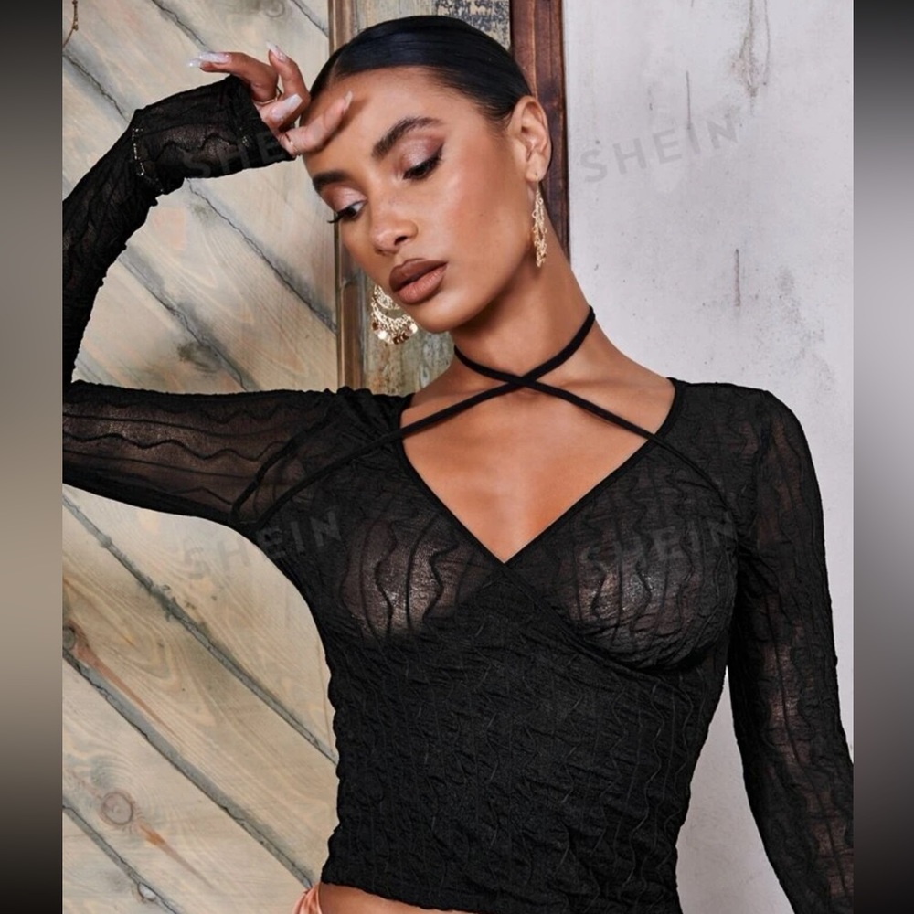 Brand new black textured top~